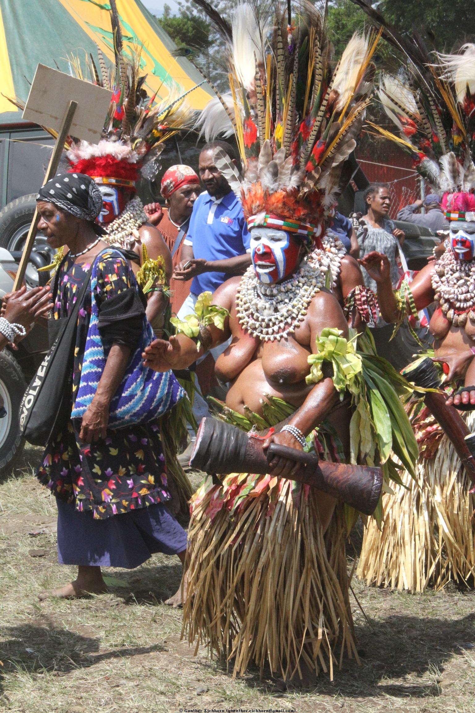 Papua New Guinea - Land of 800 languages and tribal customs
